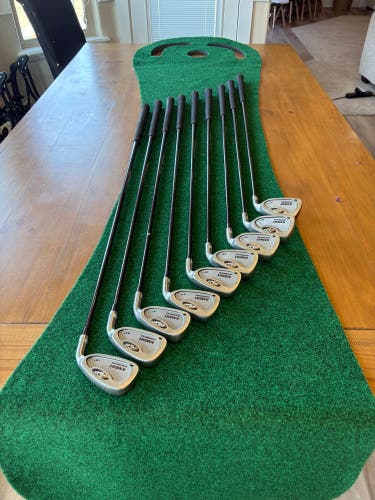 Golf Club Set: Knight Performance golf club set. 13 Clubs, 9 Irons 3-9SW, 3 Driver/Woods, Putter.