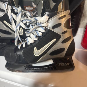 Black/Gray Nike Hockey Skates Regular Width 7.5 (Used)