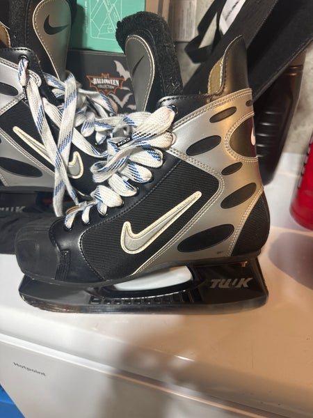 Black/Gray Nike Hockey Skates Regular Width 7.5 (Used)