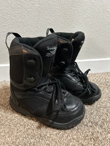 Sims Caliber Boys Snowboard Boots3Y