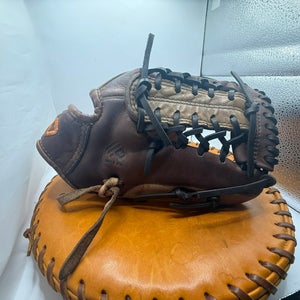Infield RH Nokona S-200 Baseball Glove 11.25" (Used)
