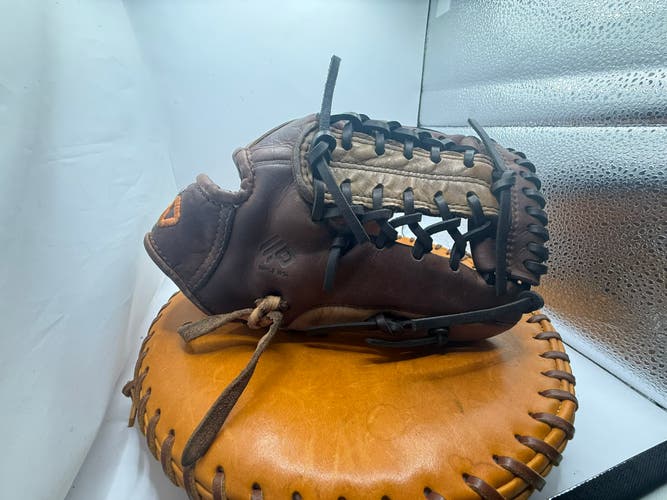 Infield RH Nokona S-200 Baseball Glove 11.25" (Used)