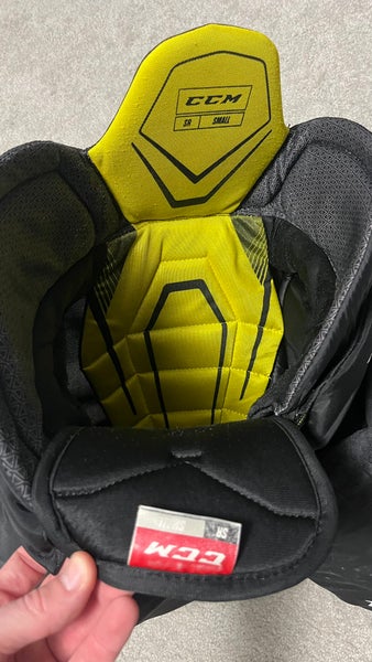 Senior Small CCM Tacks 9040 Hockey Pants (Used)