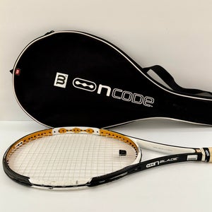 Wilson nBlade Mid Plus 98 sq in 18x20, Grip 4 3/8, With nCode Tennis Racquet Bag