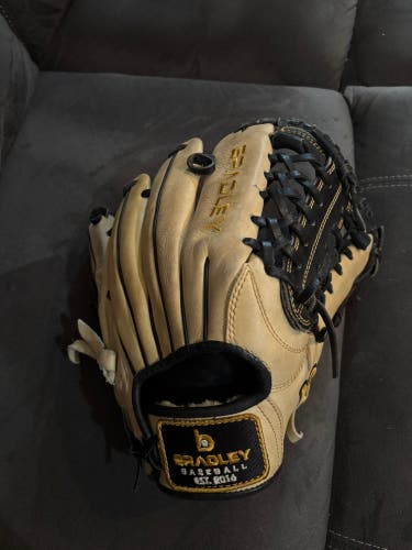 Next Play RH Baseball Glove 11.75" (Used)