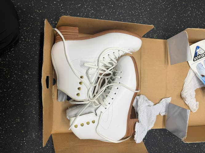 *BRAND NEW IN BOX*-Jackson Ultima Figure Skates Adult 6.5