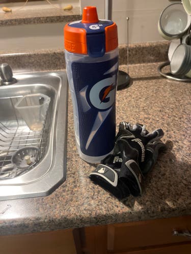 Medium Franklin FreeFlex Batting Gloves W/ blue Gx Bottle (Used)