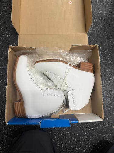 *BRAND NEW IN BOX- PROSHOP SALE*- Jackson Ultima G0078 Bronze Label Senior Size 6.5