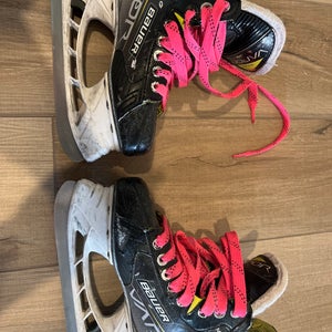 2021 Bauer Vapor 3X Hockey Skates Regular Width Size 2.5 (Used)