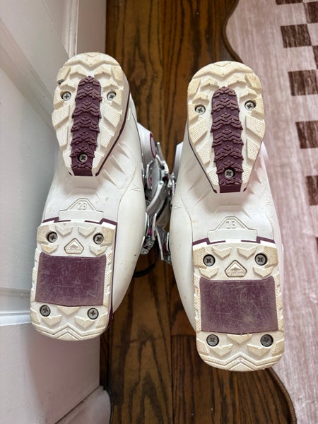 Mondo 23 & 23.5 Women's Salomon QST Pro Ski Boots Soft Flex (Used)