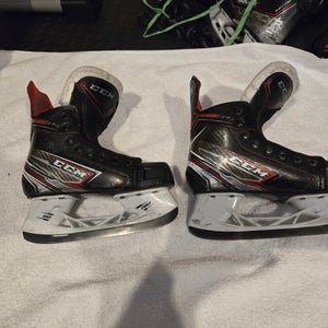 Used Youth CCM JetSpeed FT2 Hockey Skates Regular Width 13.5