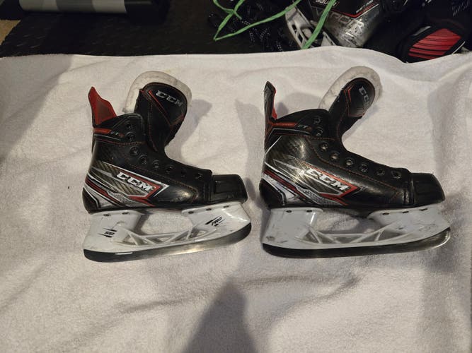 Used Youth CCM JetSpeed FT2 Hockey Skates Regular Width 13.5