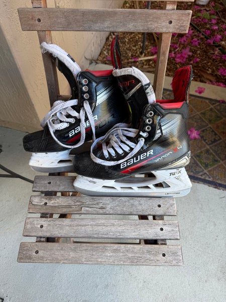 2023 Bauer Vapor X4 Hockey Skates 9 (Used)