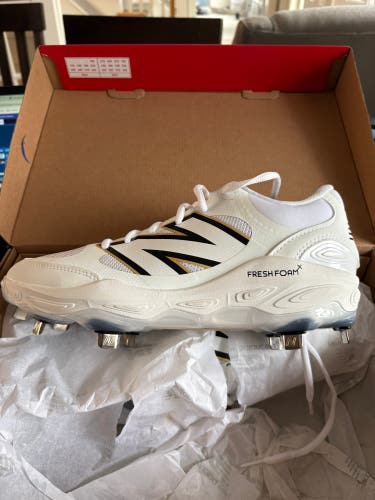 White Men's Size M 8.0 (W 9.0) Adult New Balance 3000v7 Low Top Metal (New)