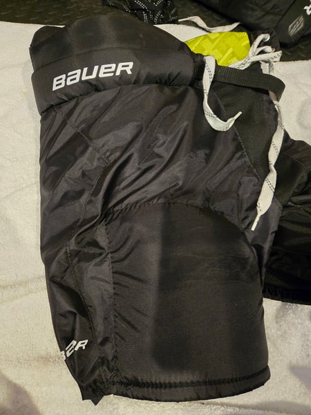 Youth Medium Bauer Supreme Ultrasonic Hockey Pants (Used)