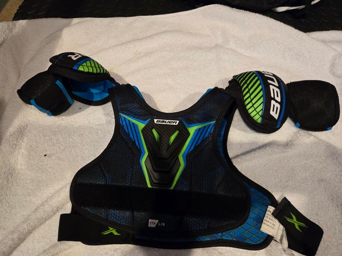 Youth Large Bauer Shoulder Pads (Used)