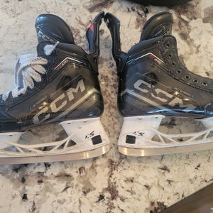CCM JetSpeed FT690 Hockey Skates Regular Width Size 4 (Used)