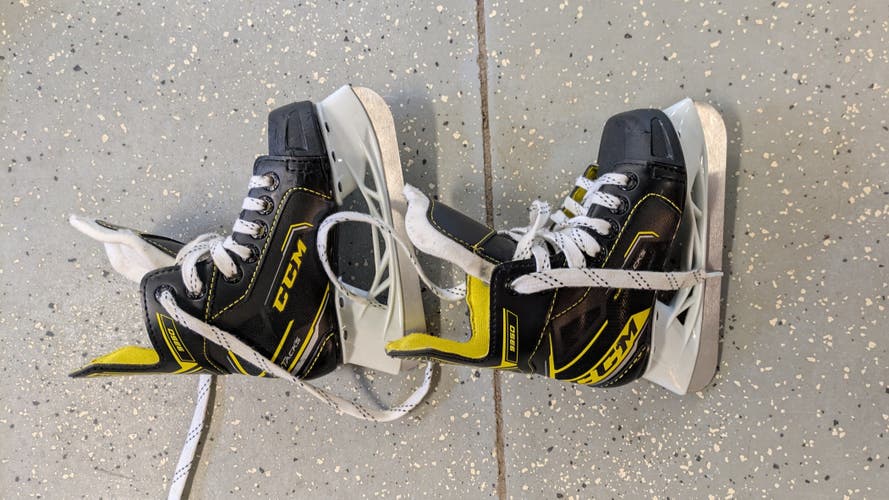 Black/Yellow CCM Super Tacks 9350 Hockey Skates Regular Width youth 10 ( lightly Used)