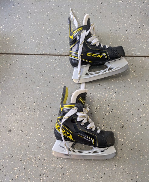 Black/Yellow CCM Super Tacks 9380 Hockey Skates Regular Width youth 11 (lightly Used)