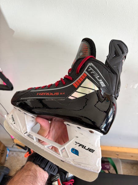 2023 True HZRDUS 5x Hockey Skates Regular Width 6 (Used)
