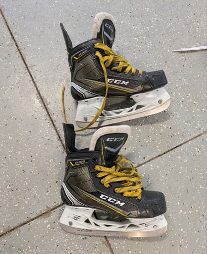 Black/Yellow CCM Tacks 9060 Hockey Skates Regular Width Size 4.5 (Used)