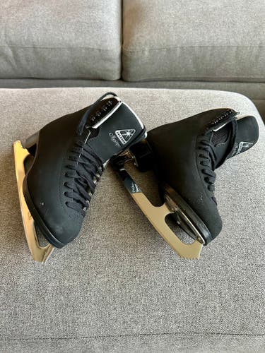 Jackson Ultima Mystique Figure Skates Junior 2.5 (Used)