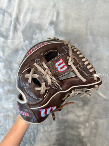 Brown Wilson A1000 RH Infield Baseball Glove 11.75" (Used)