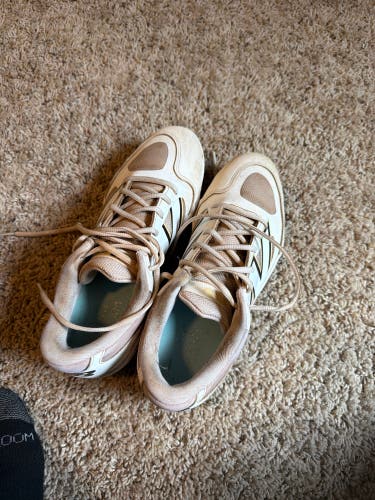 White Men's Size M 10.5 (W 11.5) New Balance 3000v7 Low Top Molded Cleats (Used)