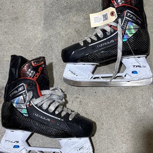 Intermediate True HZRDUS 9X Hockey Skates Regular Width Size 4.5 (Used)