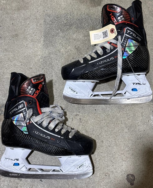 Intermediate True HZRDUS 9X Hockey Skates Regular Width Size 4.5 (Used)