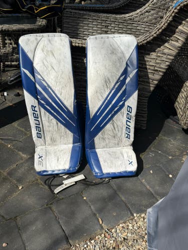 Medium Bauer Vapor 3X Goalie Leg Pads (Used)