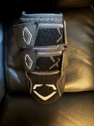Black Senior EvoShield Elbow Guard Elbow Protection (Used)
