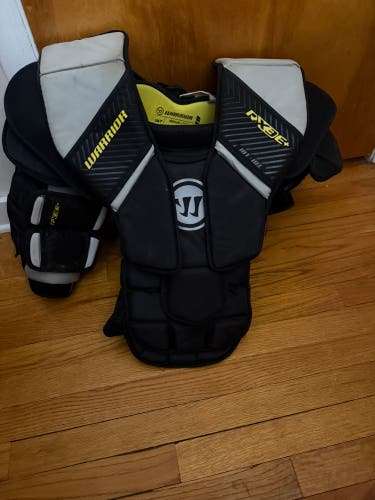 Medium 2022 Warrior RX3E+ Goalie Chest Protector (Used)