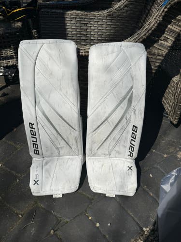 Medium Bauer Vapor X5 Pro Goalie Leg Pads Medium 31+ (Used)