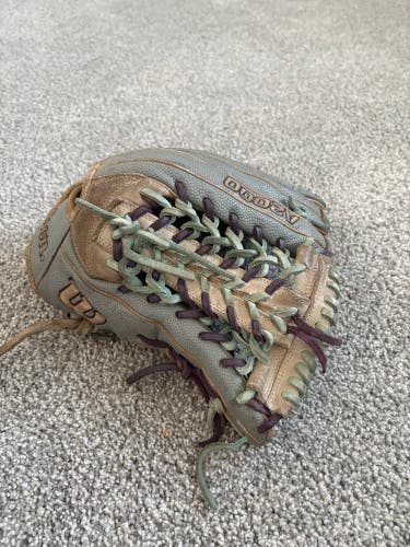 Wilson A2000 RH Outfield Baseball Glove 12.5" (Used)