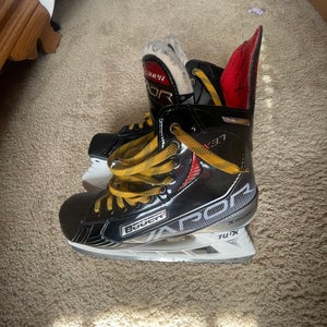 Black 2021 Bauer Vapor X3.7 Hockey Skates Regular Width 9 (Used)