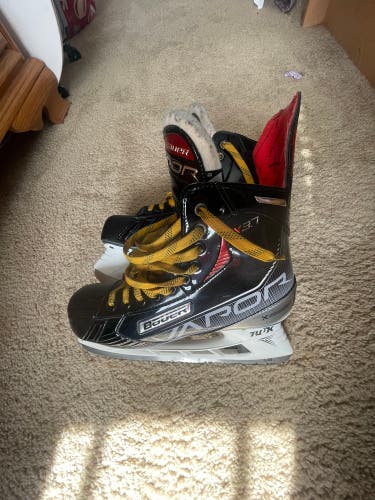 Black 2021 Bauer Vapor X3.7 Hockey Skates Regular Width 9 (Used)