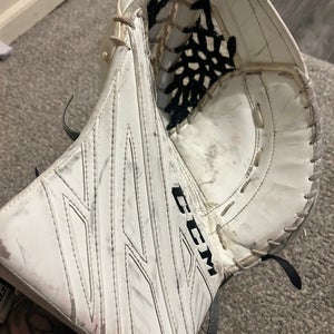 CCM Eflex 4.9 glove