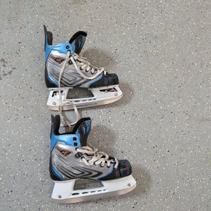 old CCM Hockey Skates Regular Width Size 5 (Used)