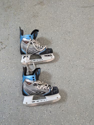 old CCM Hockey Skates Regular Width Size 5 (Used)