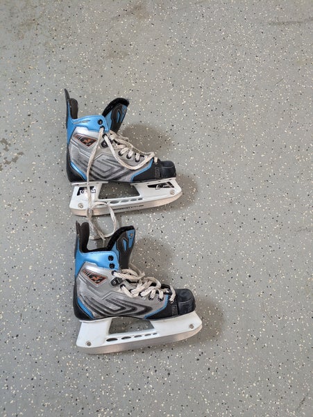 old CCM Hockey Skates Regular Width Size 5 (Used)
