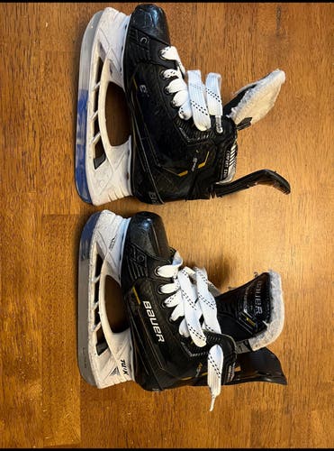 Bauer Supreme M5 Pro Hockey Skates Regular Width Size 1 (Used)