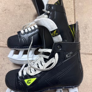 Black Graf G735 Pro Hockey Skates Size 3.5 (Used)