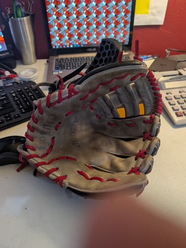 Infield RH Wilson A2000  TA Baseball Glove 11.5" (Used)