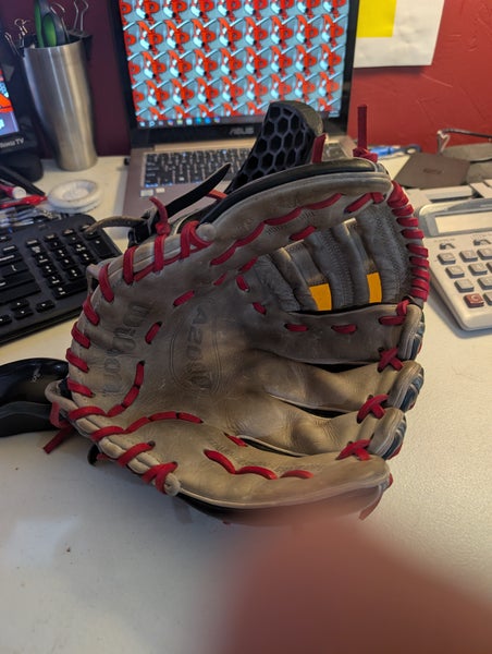 Infield RH Wilson A2000 TA Baseball Glove 11.5" (Used)