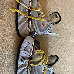 Bauer Vapor Hockey Skates Regular Width Size 1.5 (Used)