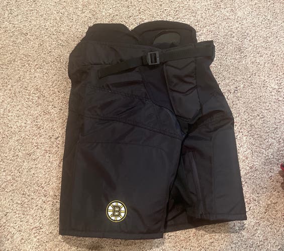 Bauer Pro Stock Medium Girdle + Warrior Boston Bruins large girdle shell