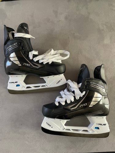 True Catalyst Pro Hockey Skates Regular Width 7.5 (New)