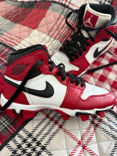 Kids 4Y (Big Kids / Youth) Youth Jordan Molded Cleats Cleats (Used)