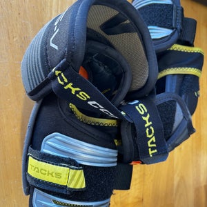 Junior Large CCM Tacks AS-V Elbow Pads (Used)